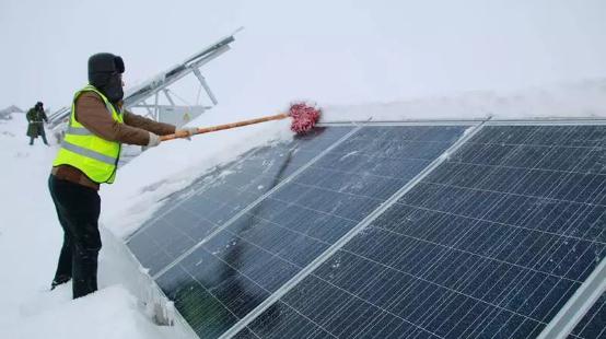 遇到强降雪！！！家中的光伏电站该怎么办？