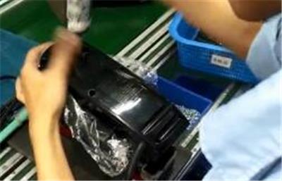 漏斗式手持螺丝机锁付螺丝视频 