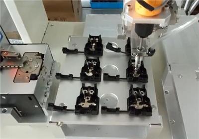 深圳台联达吸附式螺丝机器视频