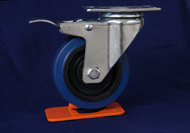 Medium duty TPR swivel with brake