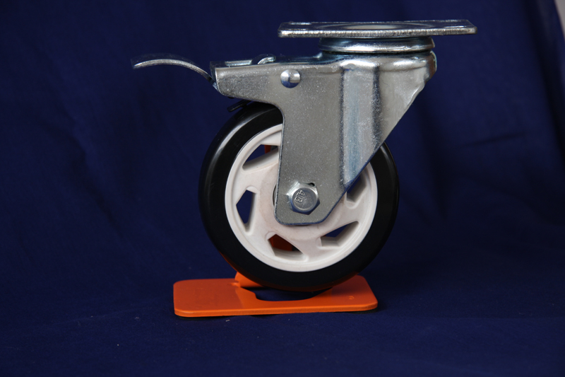 Medium duty elastic rubber swivel caster with brake