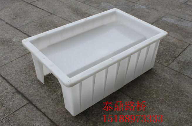 擋渣塊模具生產(chǎn)水泥制品注意事項(xiàng)