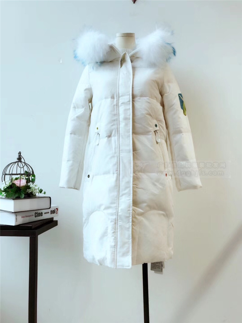 雪羅拉&西樹影黛端{dj1}潮牌羽絨服 品牌折扣批發走份