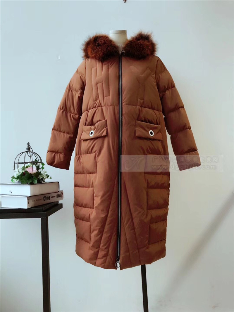 雪羅拉&西樹影黛端{dj1}潮牌羽絨服 品牌折扣批發走份