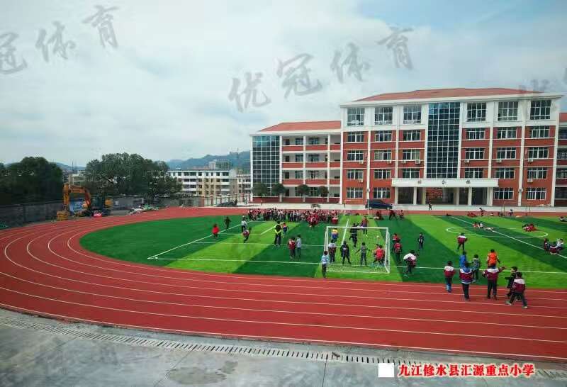 全塑型塑膠跑道 學校田徑運動場全塑型道環保無氣味塑膠跑道施工