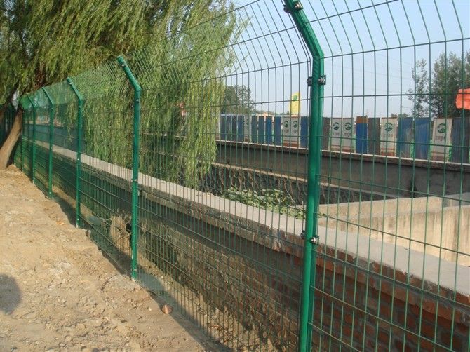 供應安平縣中博框架護欄網邊框圍網公路鐵路圍欄網住宅小區護欄網廠房圍欄網
