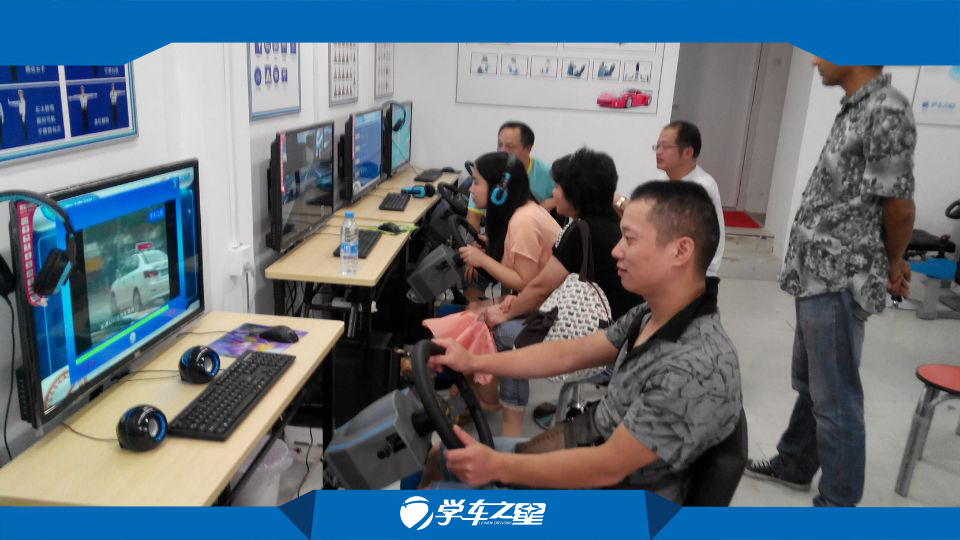 2018年什么生意賺錢模擬駕駛訓(xùn)練館原始圖片3