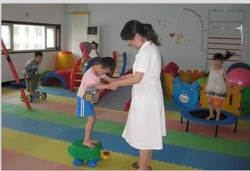 長沙嬰幼兒游泳館加盟-正規小兒推拿價格-長沙媽媽幫教育咨詢有