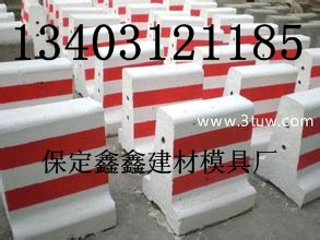   公路隔離墩鋼模具成本 公路隔離墩鋼模具性能原始圖片2